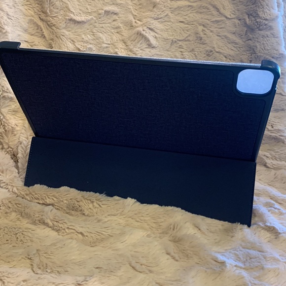 Brand new MOKO IPad case for a IPad Pro 12.9 2020 or newer - Picture 5 of 11
